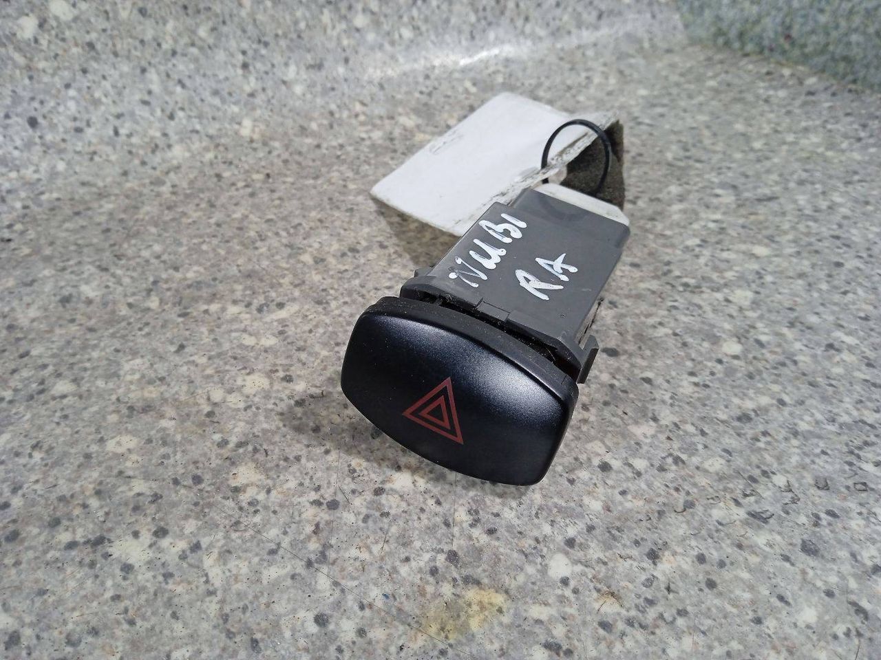 кнопка аварийной сигнализации Chevrolet Nubira 1 поколение (2003 - 2010), 2.0 л., дизель, МКПП, седан - фото №1