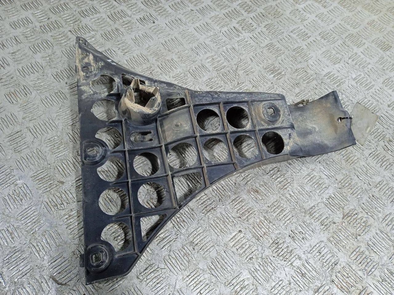 Крепление бампера переднего BMW 5 серия E60/E61 (2002 - 2007), 51127033715 - фото №1