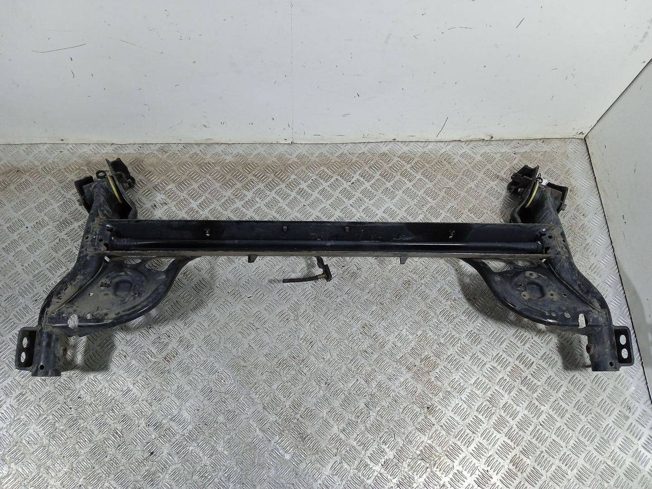 балка подвески задняя Nissan Micra 3 поколение (K12) (2002 - 2007), 1.5 л., DCi, дизель - фото №1