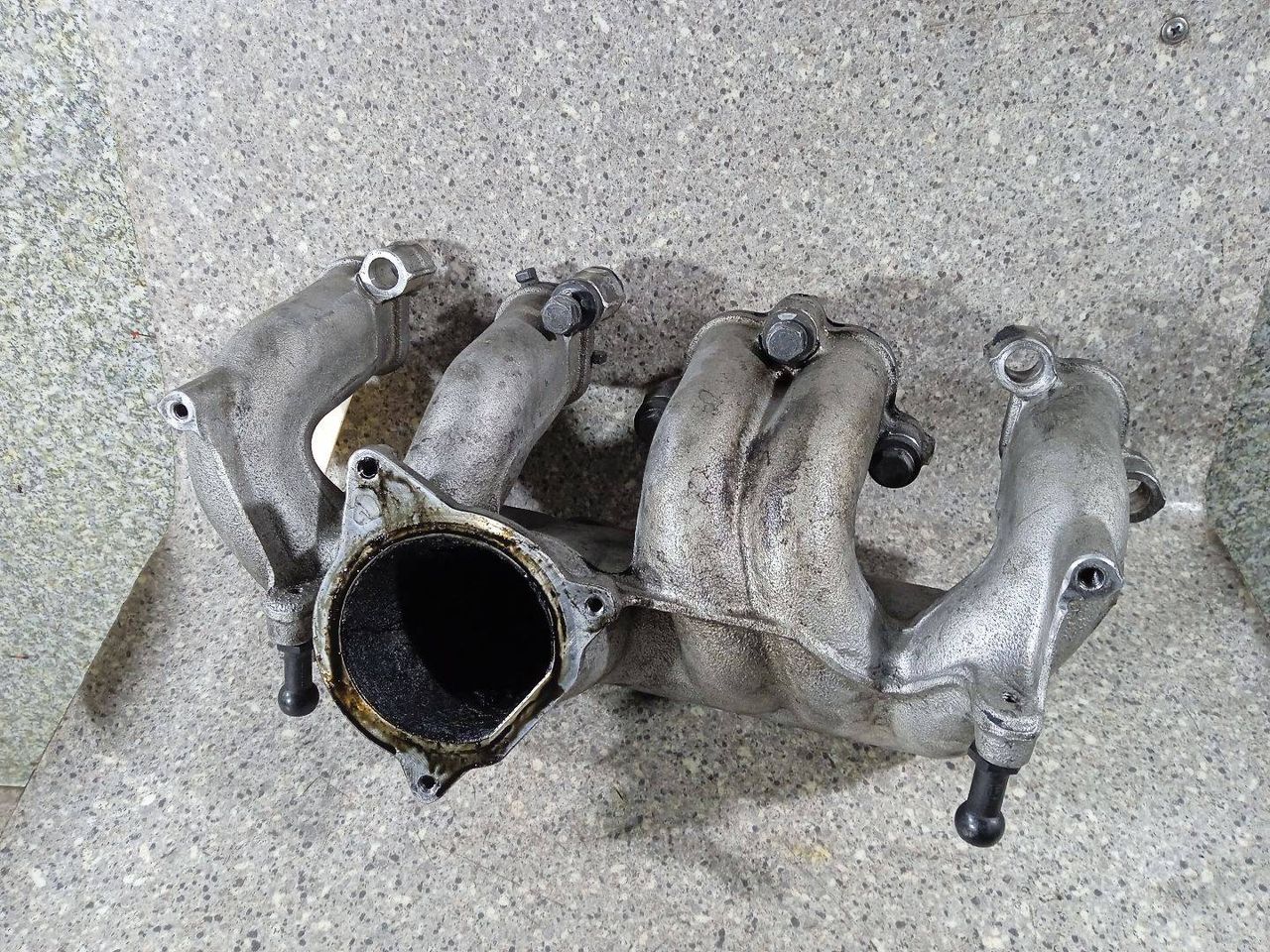 коллектор впускной Volkswagen Touareg 1 поколение (2002 - 2007), 2.5 л., TDi, BAC, дизель, МКПП, полный привод, 070129713H - фото №1