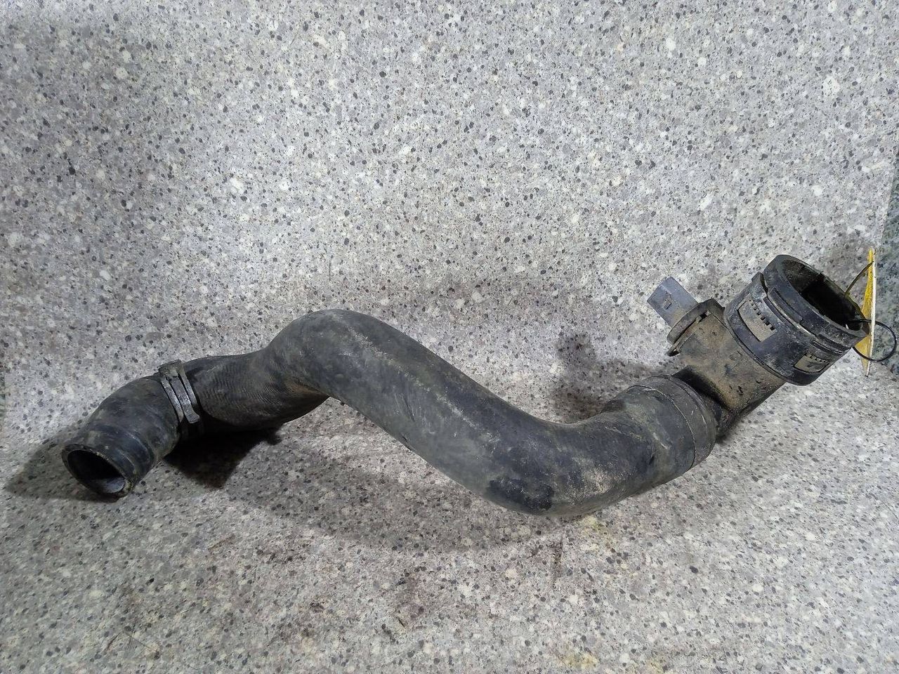 патрубок радиатора Volkswagen Touareg 1 поколение (2002 - 2007), 2.5 л., TDi, BAC, дизель, МКПП, полный привод, 7L6122291 - фото №1