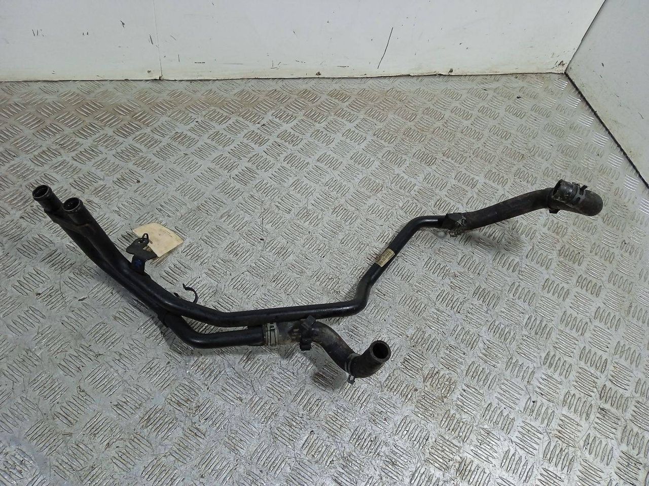 патрубок радиатора Volkswagen Touareg 1 поколение (2002 - 2007), 2.5 л., TDi, BAC, дизель, МКПП, полный привод, 7L6121070D - фото №1