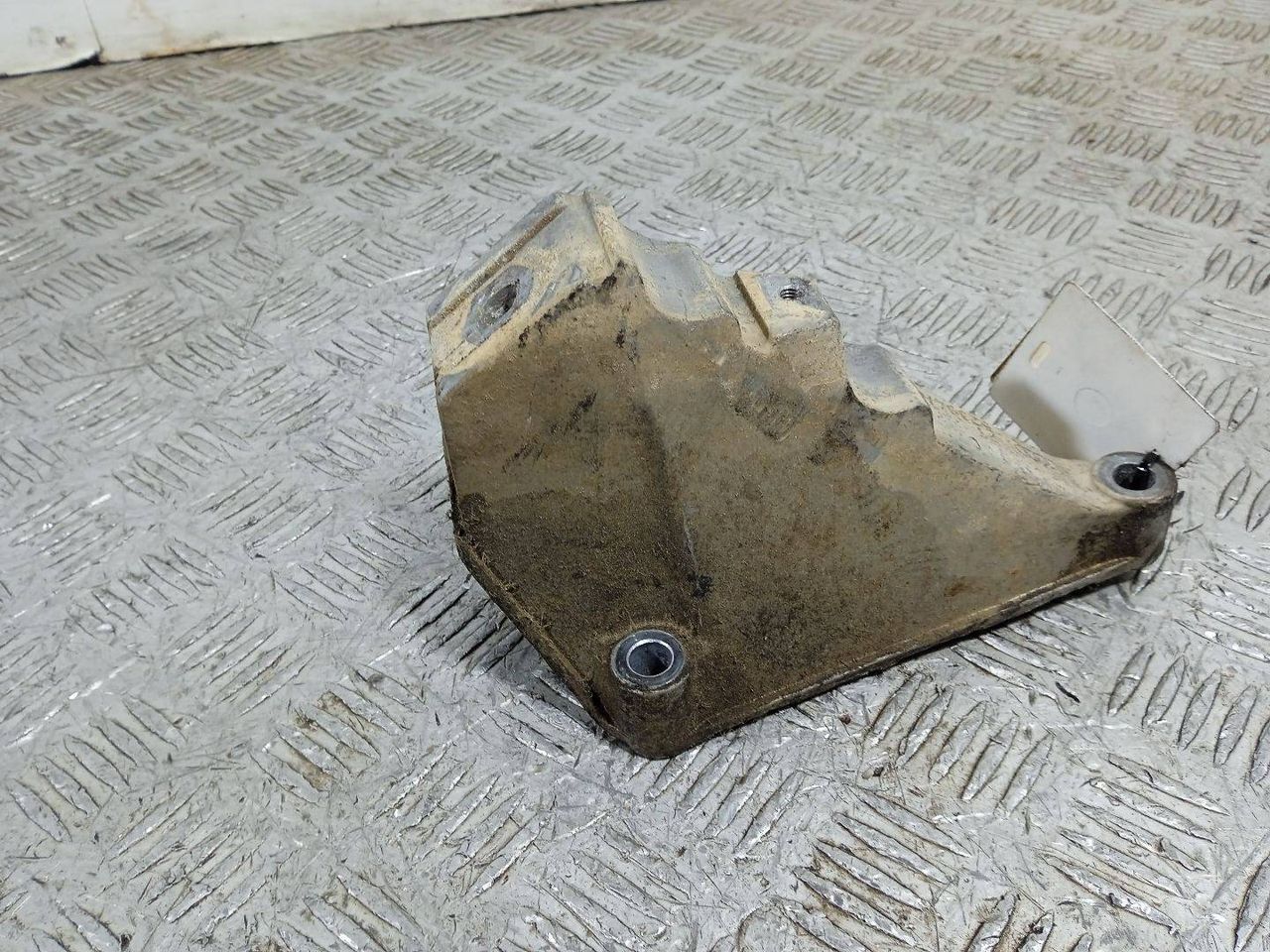 кронштейн двигателя Audi A8 D2/4D (1994 - 1999), 4.2 л., i, ABZ, бензин, АКПП, полный привод, 4D0199307E - фото №1