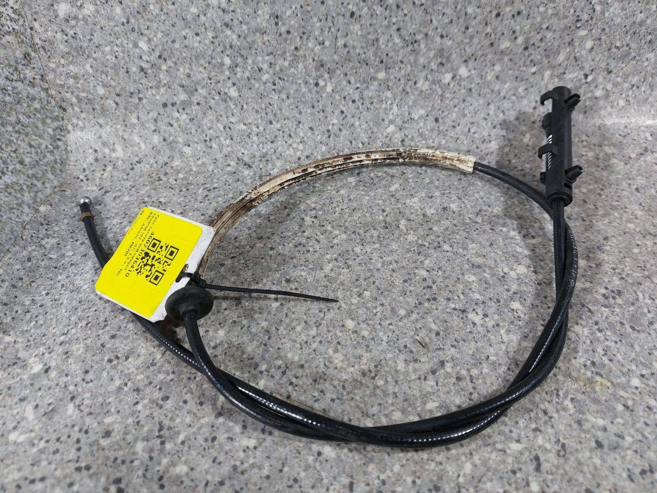трос капота Volkswagen Touareg 1 поколение (2002 - 2007), 2.5 л., TDi, BAC, дизель, МКПП, полный привод, 7L6823535 - фото №1