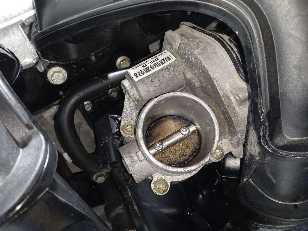 заслонка дроссельная Ford Focus 2 поколение (2004 - 2008), 1.6 л., i, HWDA, бензин, МКПП, 2S6U-EB - фото №1