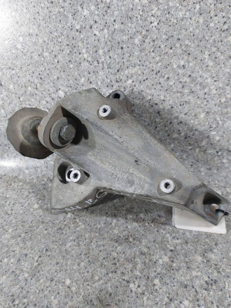 кронштейн КПП Audi A4 B6 (2000 - 2006), 3.0 л., i, ASN, бензин, АКПП, полный привод, 8D0399113AT - фото №1
