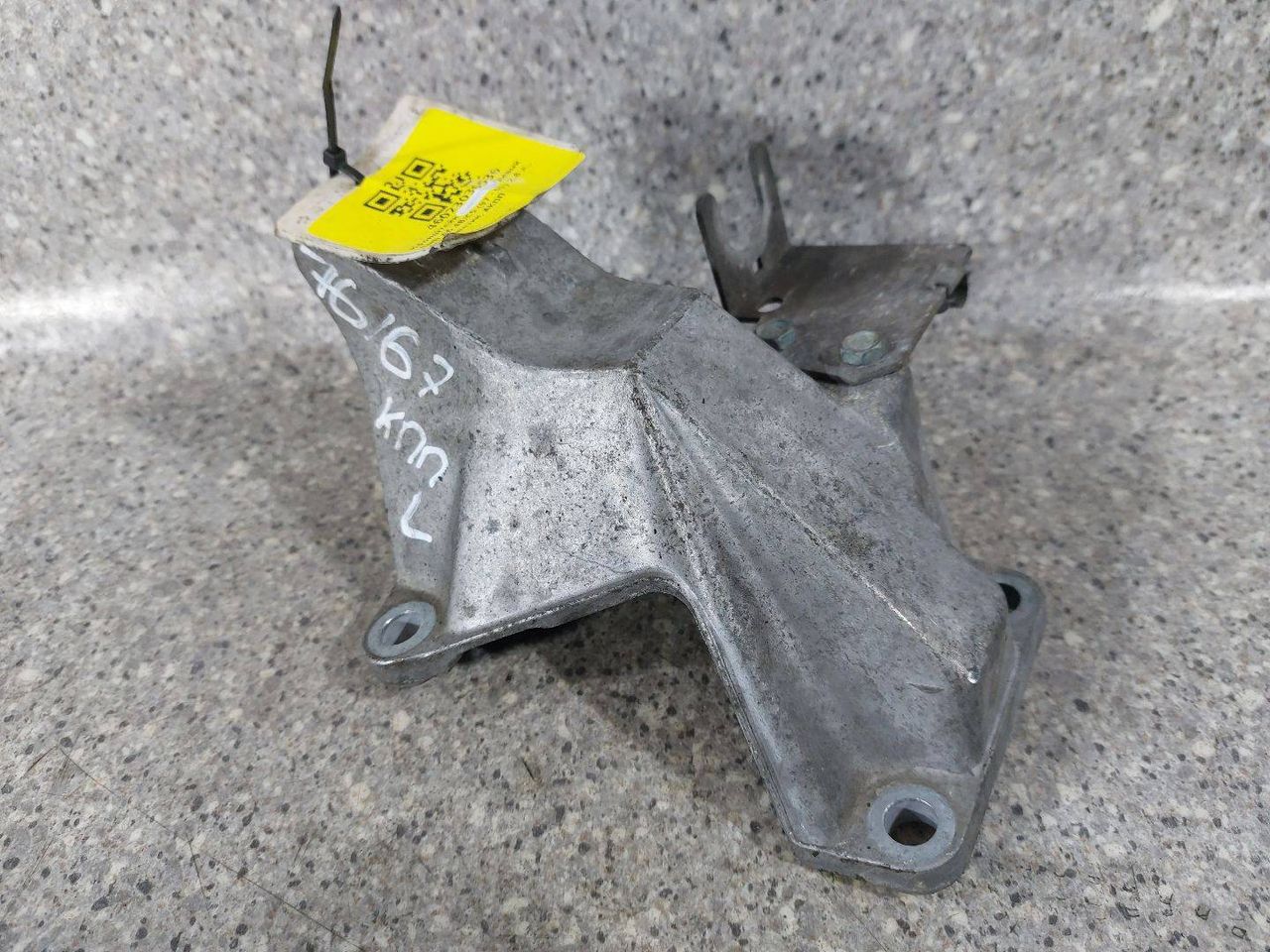 кронштейн КПП Audi A6 4B/C5 (1997 - 2001), 2.8 л., ACK, бензин, АКПП, полный привод, 4A0399413D - фото №1