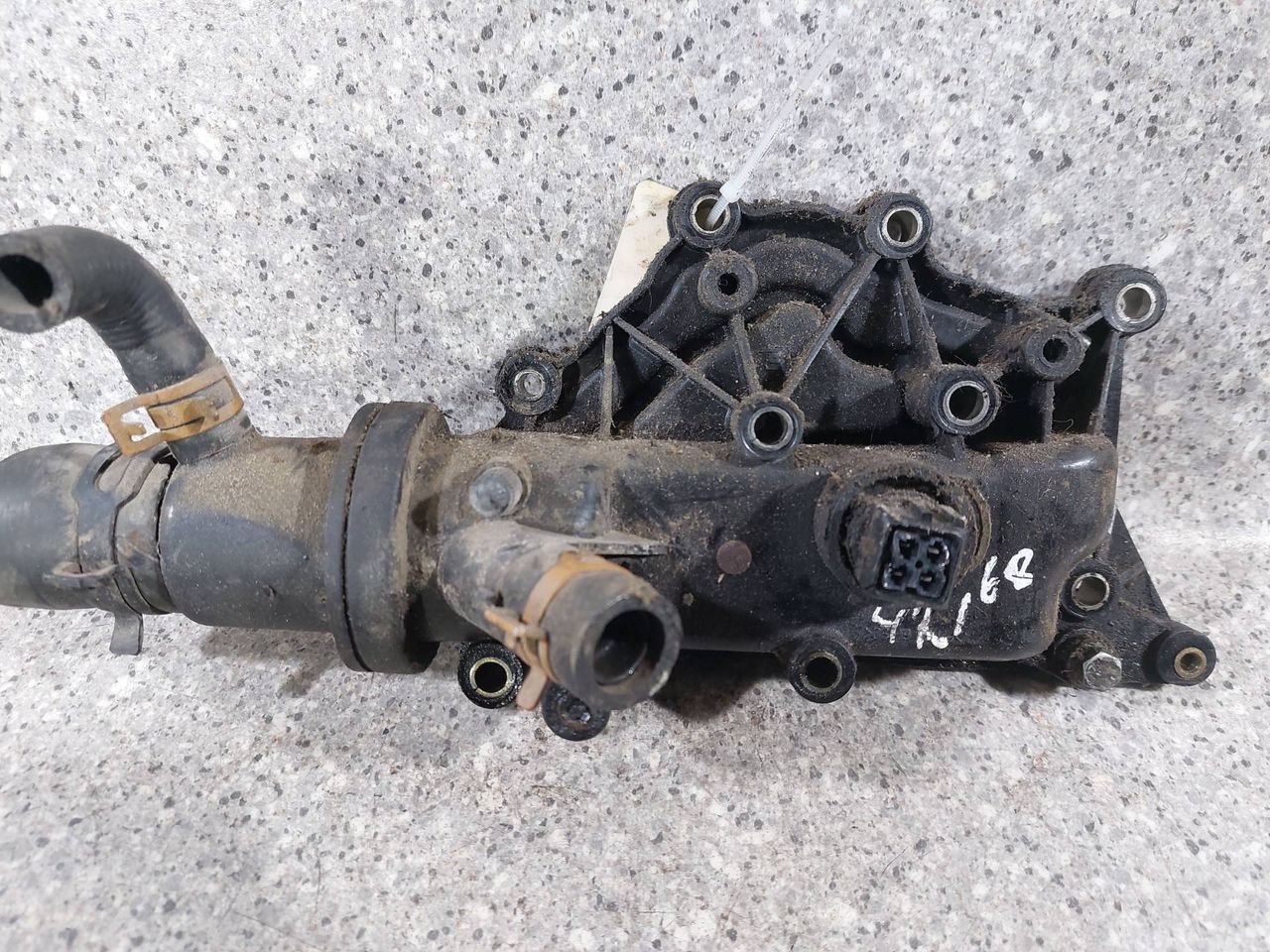 корпус термостата Renault Laguna 2 поколение (2001 - 2005), 1.6 л., i, K4M 710, бензин, МКПП, 8200023915 - фото №1