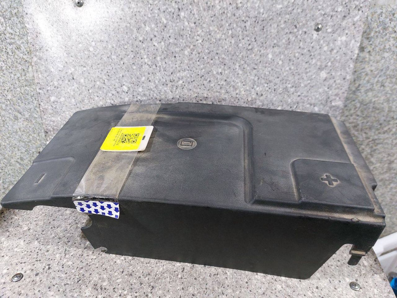 крышка аккумулятора Opel Insignia 1 поколение (A) (2008 - 2014), 13330946 - фото №1