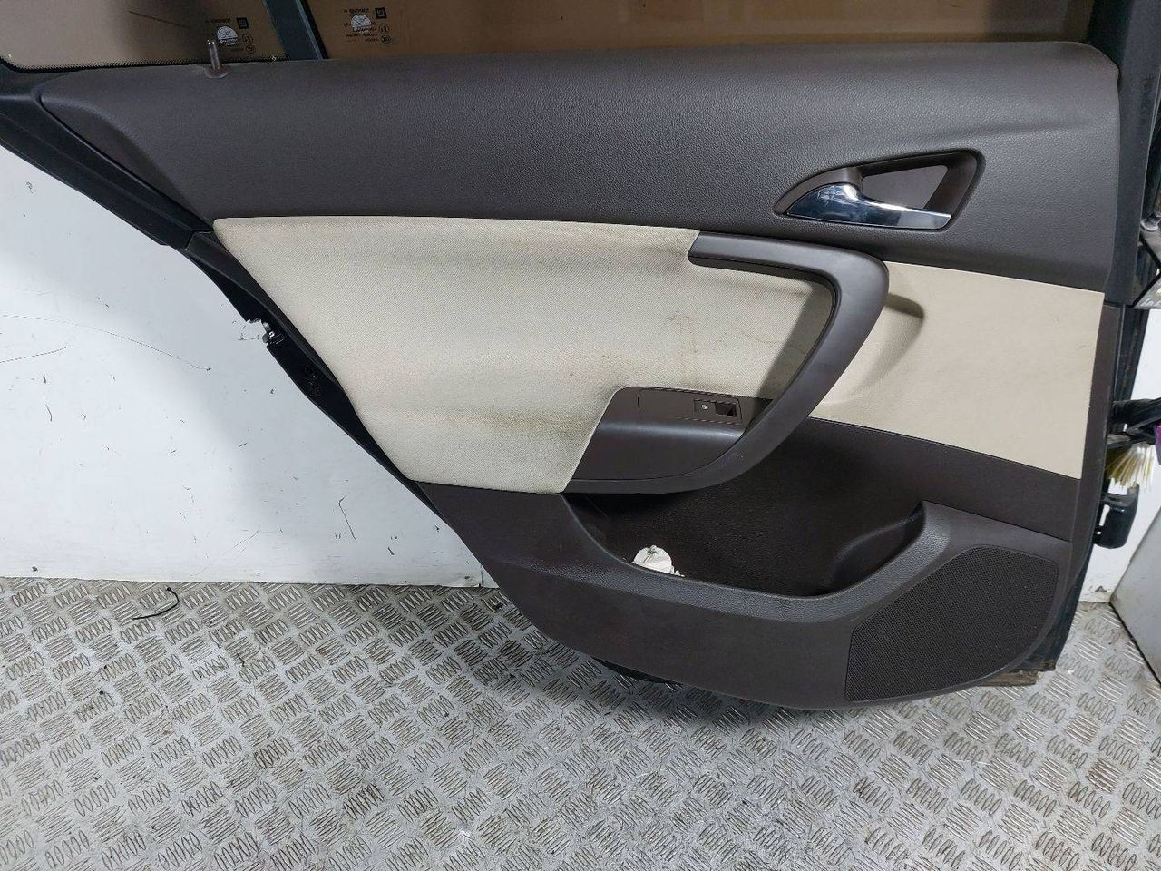 обшивка двери задняя левая Opel Insignia 1 поколение (A) (2008 - 2014), хетчбэк 5 дв. - фото №1