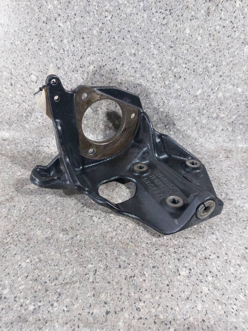 кронштейн ТНВД Volkswagen LT 2 поколение (1996 - 2005), 2.5 л., TDi, ANJ, дизель, МКПП, 074130147S - фото №1
