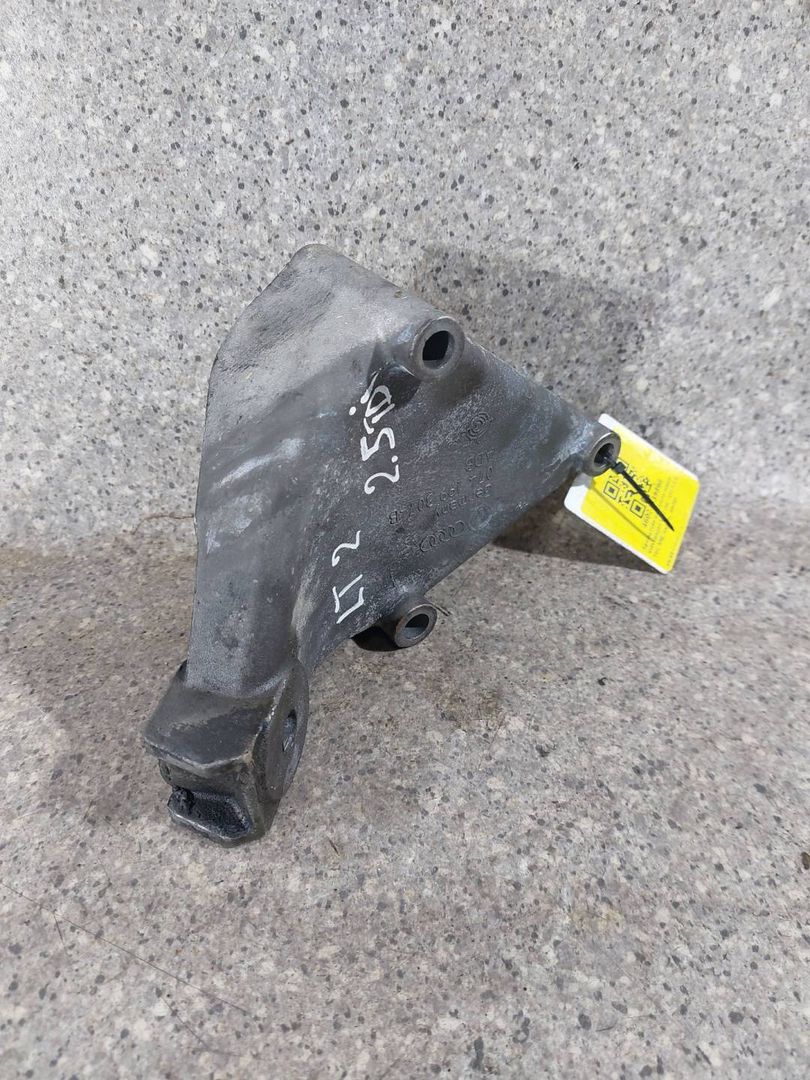 кронштейн двигателя Volkswagen LT 2 поколение (1996 - 2005), 2.5 л., TDi, ANJ, дизель, МКПП, 074199307-B - фото №1