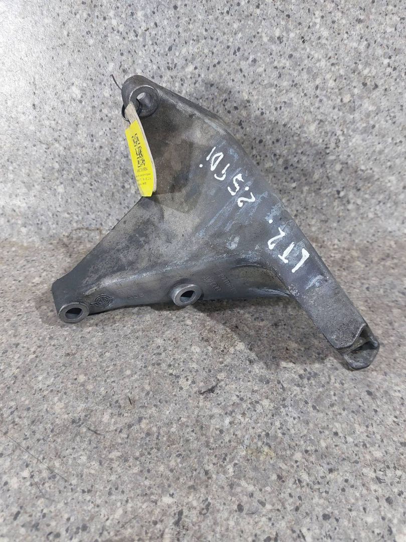кронштейн двигателя Volkswagen LT 2 поколение (1996 - 2005), 2.5 л., TDi, ANJ, дизель, МКПП, 074199308 - фото №1