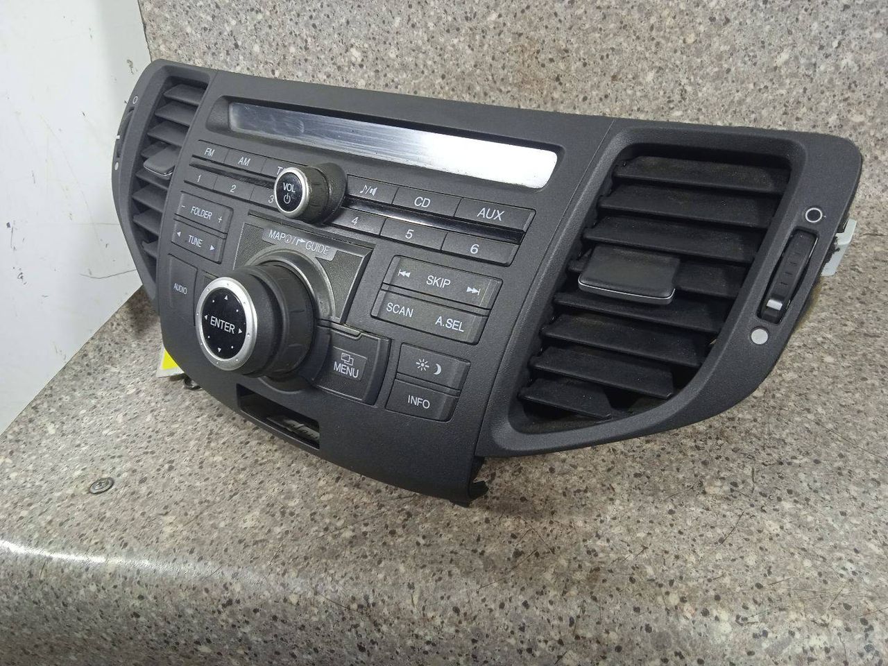 магнитола Honda Accord 8 поколение (2007 - 2011), 2.2 л., i-DTEC, дизель, МКПП, универсал, 39050-TL0-G01 - фото №1