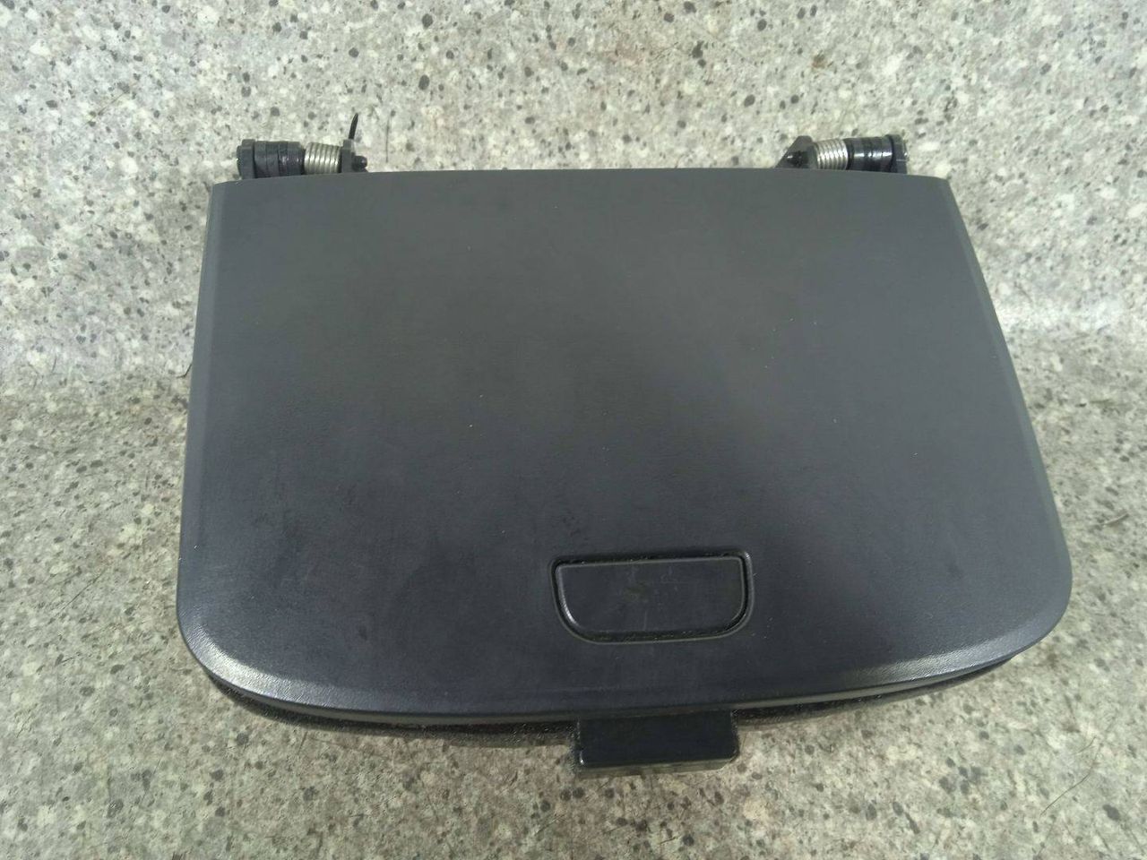 бардачок Chevrolet Captiva 1 поколение (2006 - 2011), 2.0 л., VCDi, Z 20 S1, дизель, МКПП, полный привод - фото №1