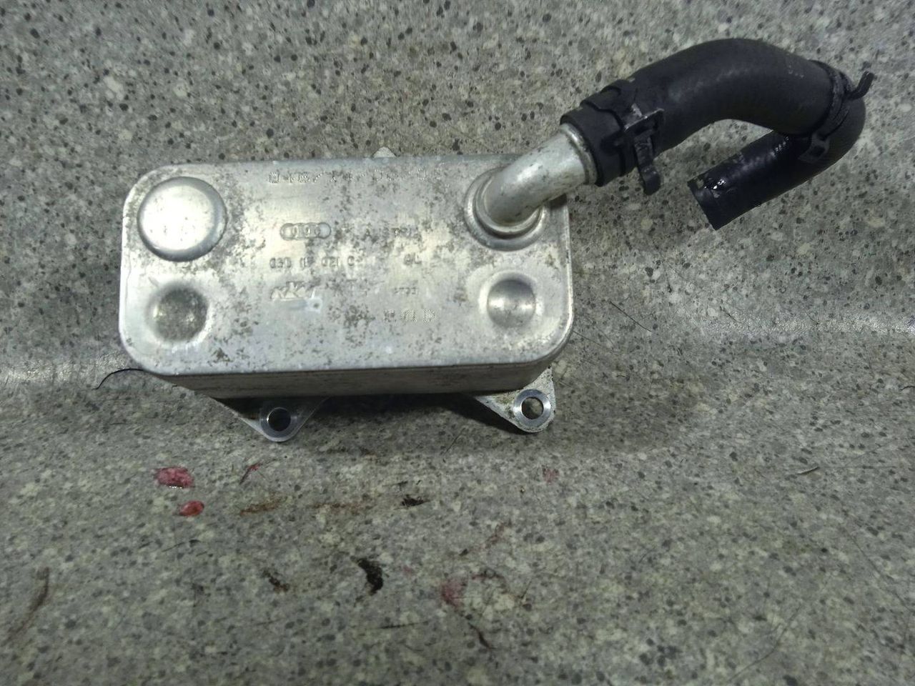 теплообменник масляного фильтра SEAT Leon 2 поколение (2005 - 2009), 2.0 л., i, BVY, бензин, МКПП - фото №1