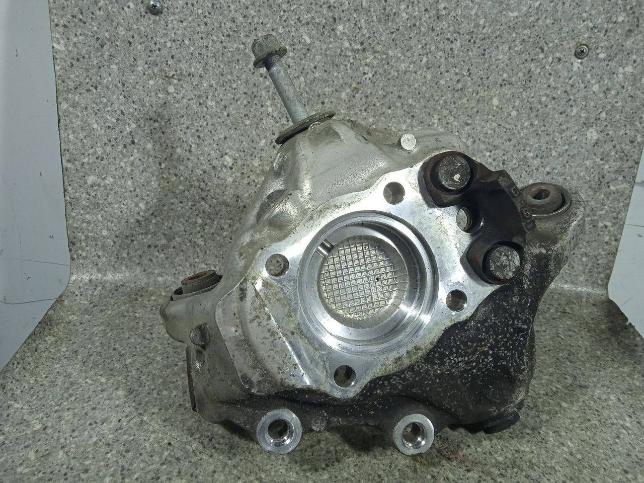 кулак задний левый Honda Accord 8 поколение (2007 - 2011), 2.2 л., i-DTEC, МКПП, универсал, передний привод - фото №1