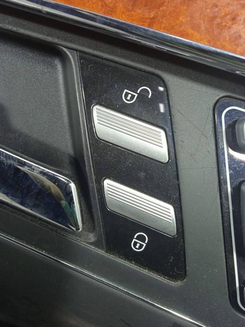 кнопка центрального замка Mercedes-Benz S-Класс W221 (2005 - 2009), 5.5 л., i - фото №1