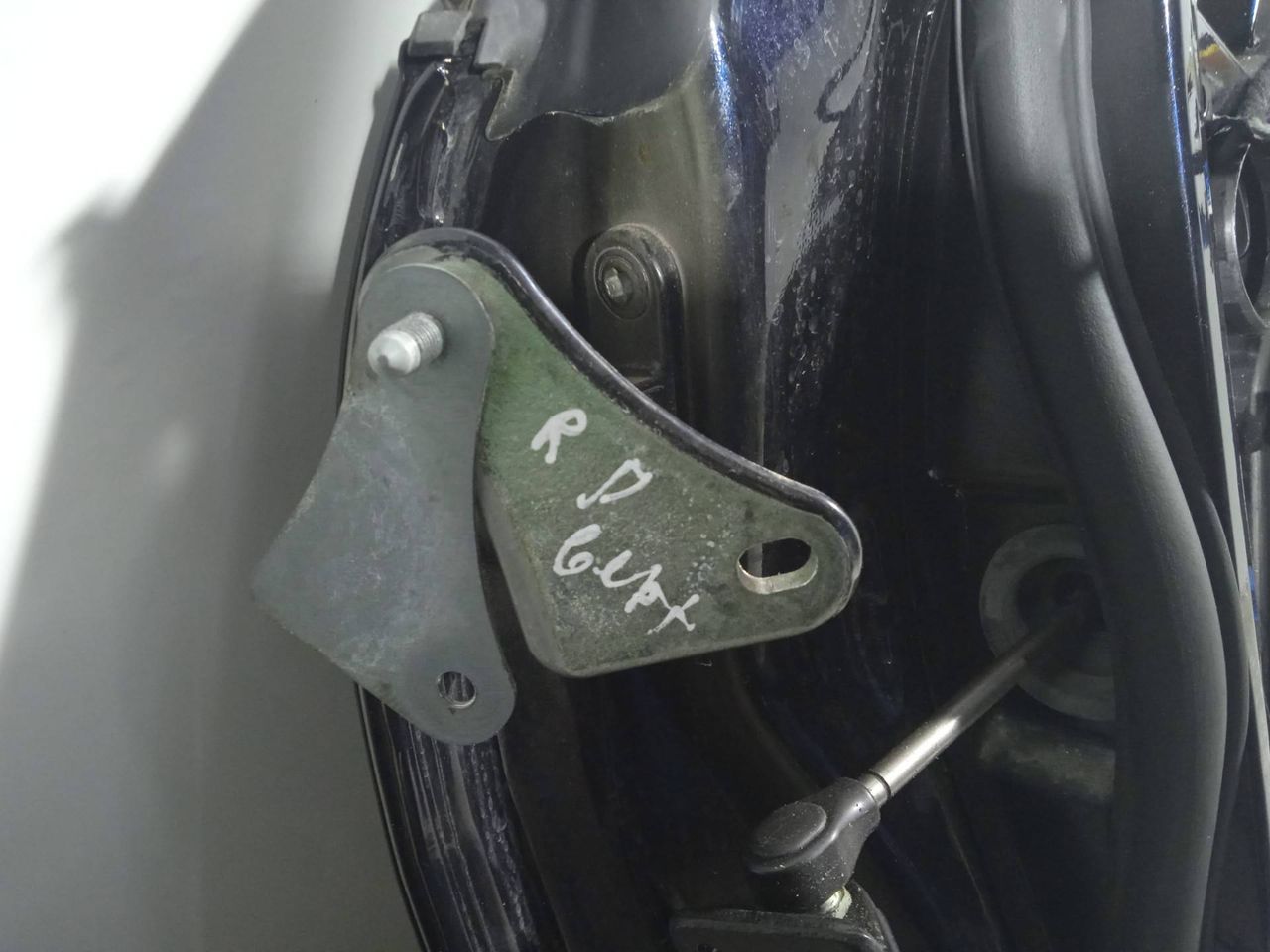 петля двери Mercedes-Benz S-Класс W221 (2005 - 2009) - фото №1