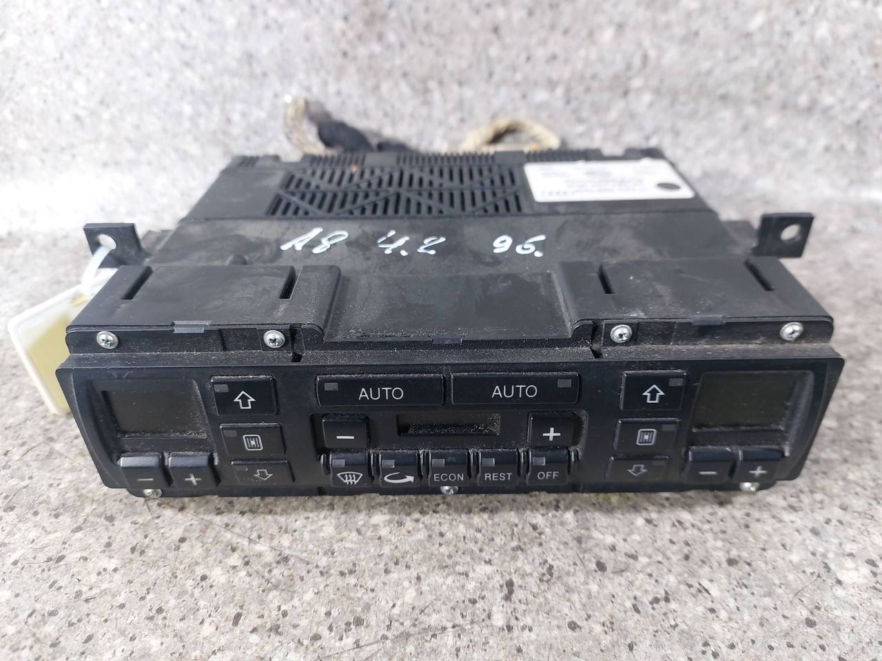 блок управления печки / климат-контроля Audi A8 D2/4D (1994 - 1999), 4D0820043C, 5HB007155-001 - фото №1