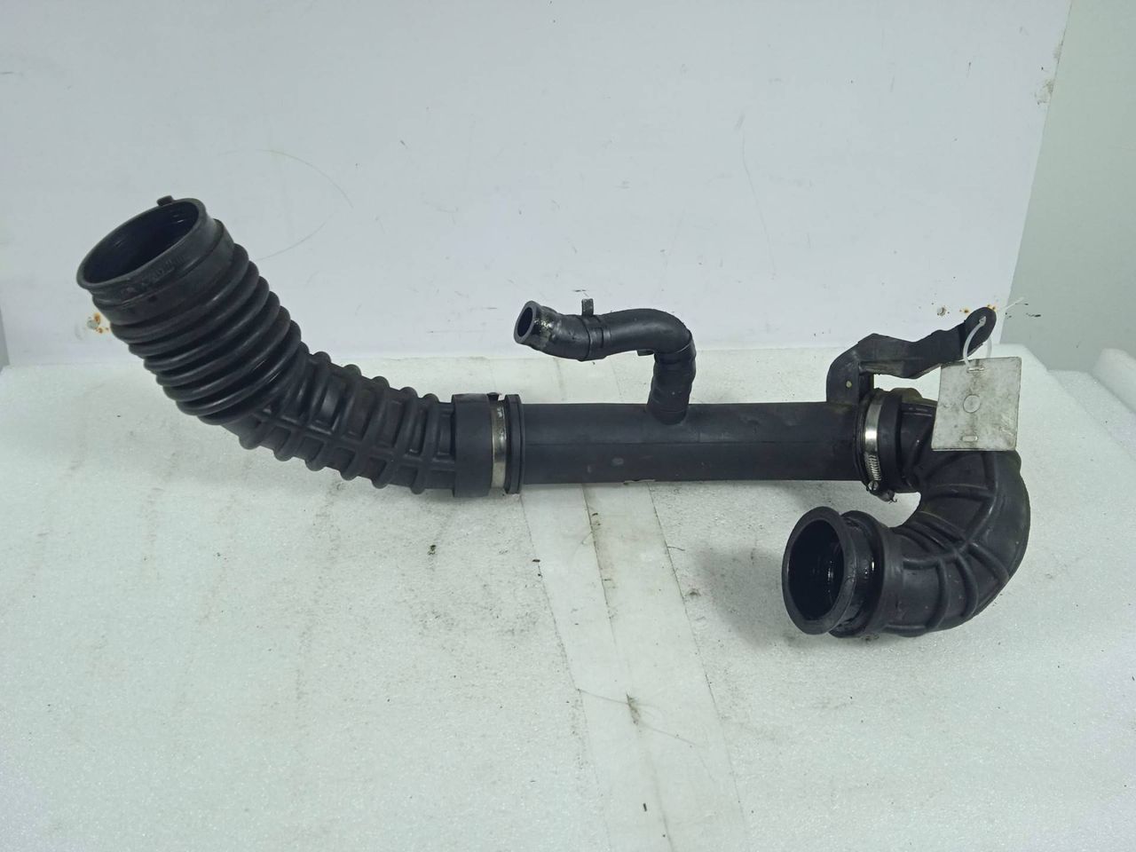 патрубок интеркулера Chevrolet Nubira 1 поколение (2003 - 2010), 2.0 л., VCDi, Z 20 S1, дизель, МКПП, 96438327, 96438330 - фото №1