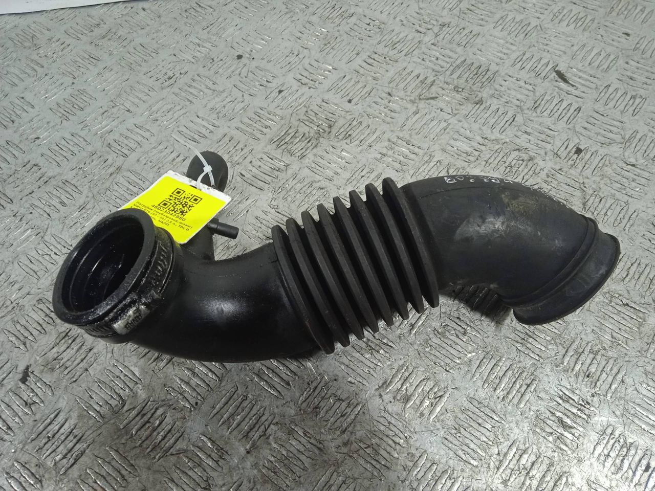 патрубок (трубопровод, шланг) Volvo S70 1 поколение (1997 - 2000), 2.5 л., TDi, D 5252 T, дизель, МКПП, 9183897 - фото №1