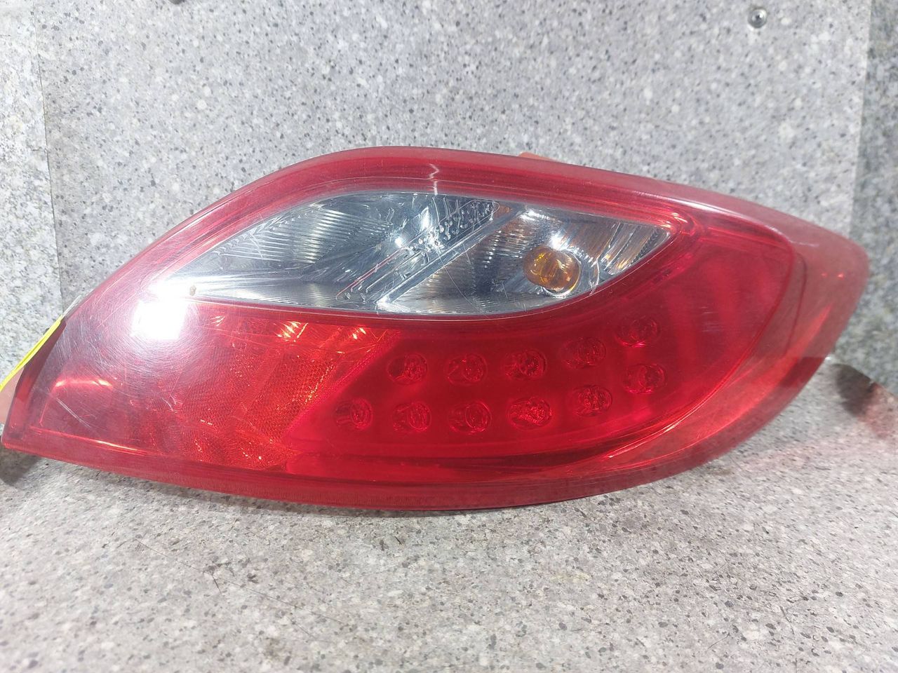 фонарь задний правый Mazda 2 DE (2007 - 2010), хетчбэк 5 дв., D65151150 - фото №1