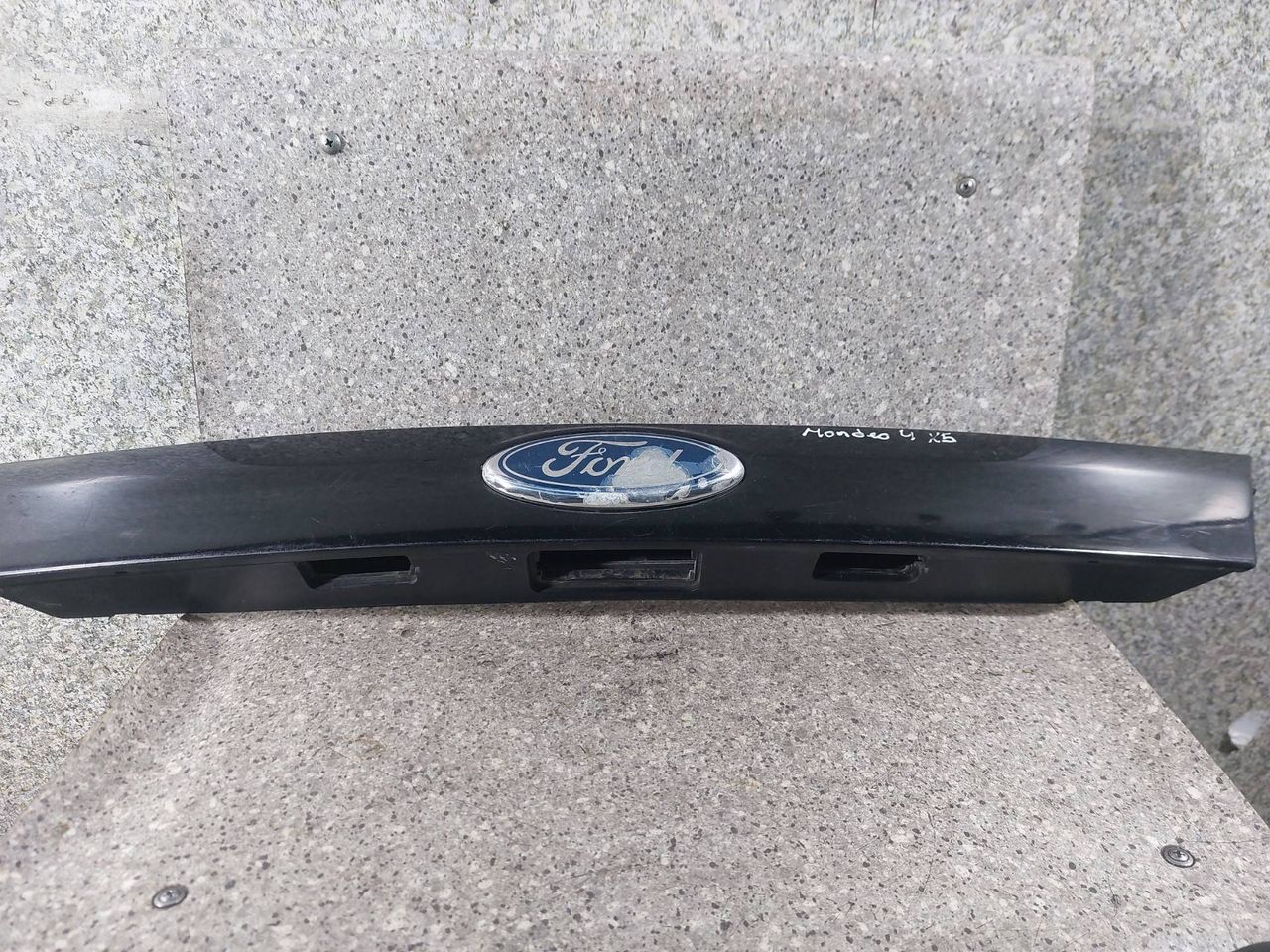 накладка подсветки номера Ford Mondeo 4 поколение (2007 - 2010), хетчбэк 5 дв. - фото №1