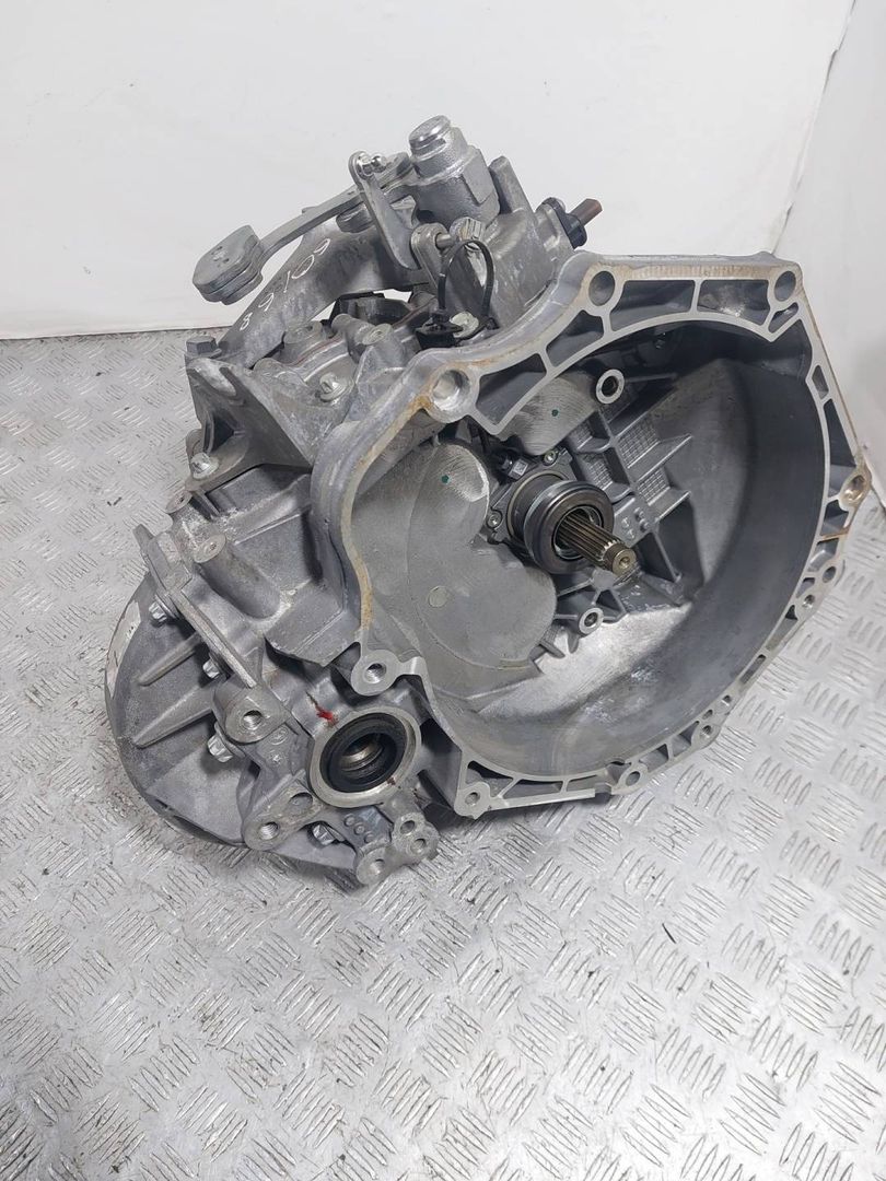 КПП механическая (МКПП) Opel Astra K (2015 - 2019), 1.6 л., бензин, M320MGE - фото №1