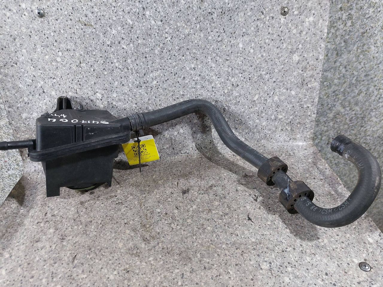 бачок гидроусилителя Volkswagen Golf 4 поколение (1997 - 2006), 1.4 л., i, AKQ, бензин, МКПП, 1J0422371B - фото №1