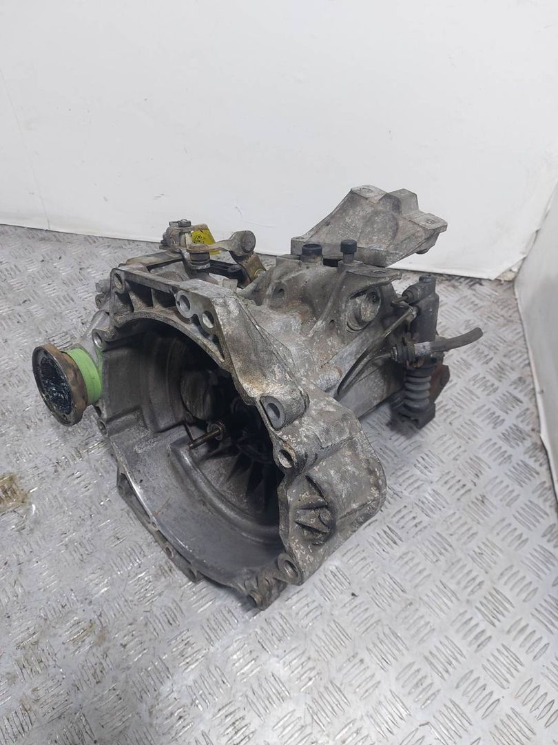 КПП механическая (МКПП) Skoda Octavia 1 поколение (A4) (1996 - 2000), 1.6 л., i, AEE, бензин, МКПП, передний привод - фото №1