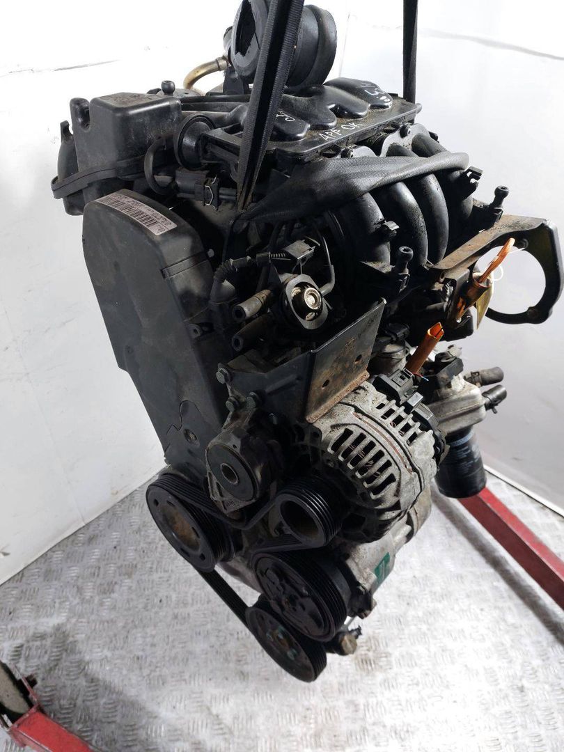 двигатель Volkswagen Golf 4 поколение 2001, 1.6 л., i, APF, бензин, МКПП - фото №1