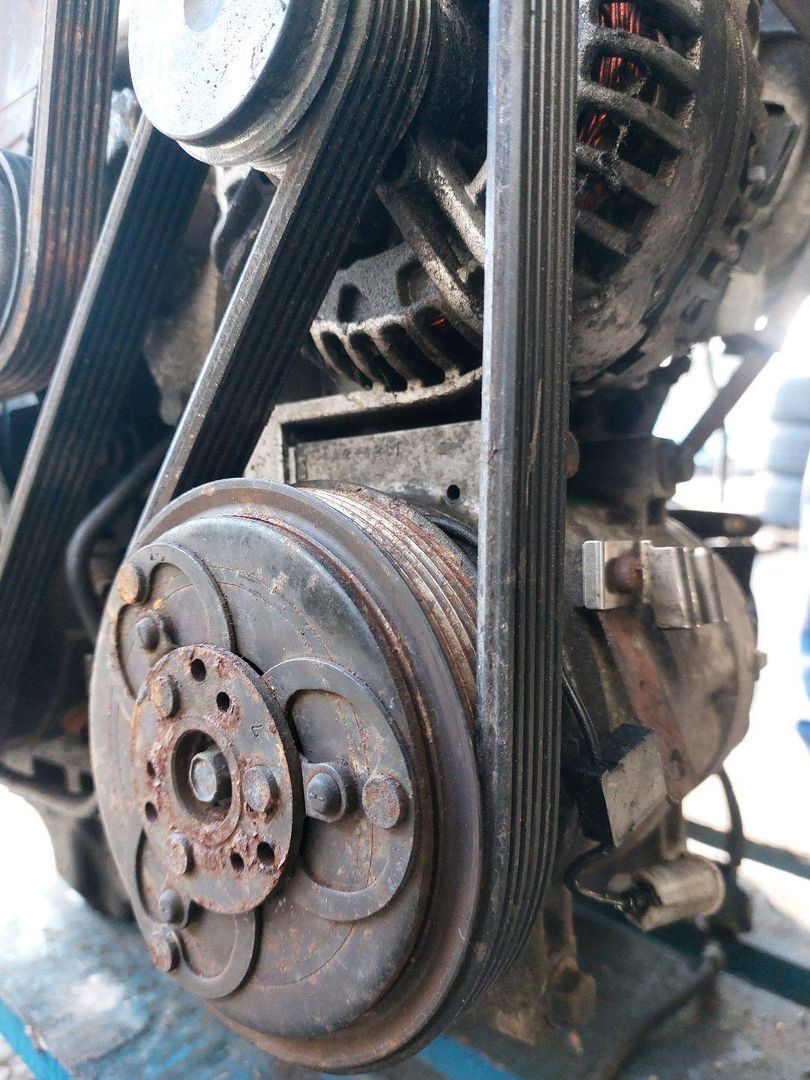 компрессор кондиционера Volvo S70 1 поколение 2000, 2.4 л., i, B 5244 S2, бензин, МКПП, 9171703 - фото №1