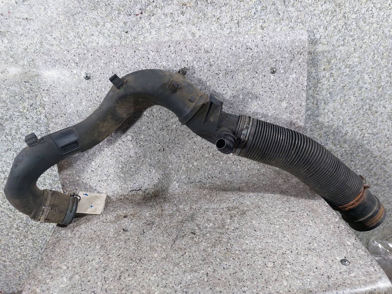 патрубок интеркулера Volkswagen Golf 4 поколение (1997 - 2006), 1.9 л., TDi, ATD, дизель, МКПП, полный привод, 1J0129654S, 1J0129684J, 1J0129627A - фото №1