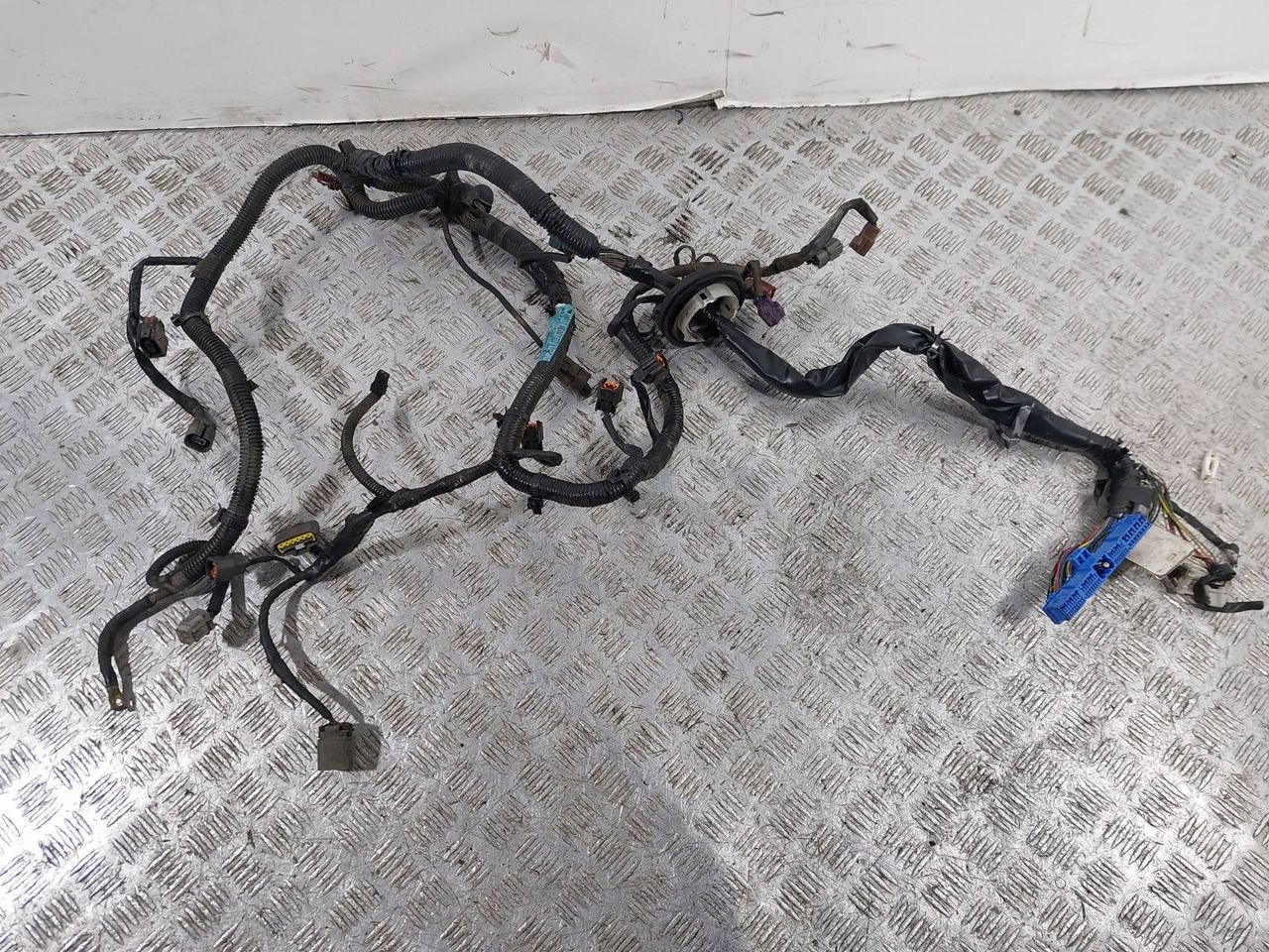 проводка двигателя Nissan Primera P11 (1996 - 2000), 1.6 л., i, GA16DE, бензин, МКПП, 24011-9F001 - фото №1