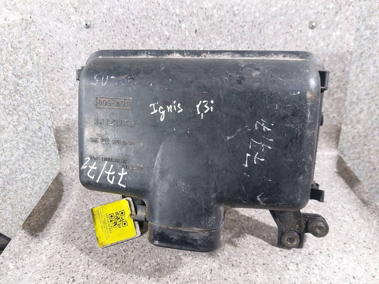 корпус воздушного фильтра Suzuki Ignis 1 поколение (FH) (2000 - 2003), 1.3 л., i, M13A, бензин, МКПП, полный привод - фото №1