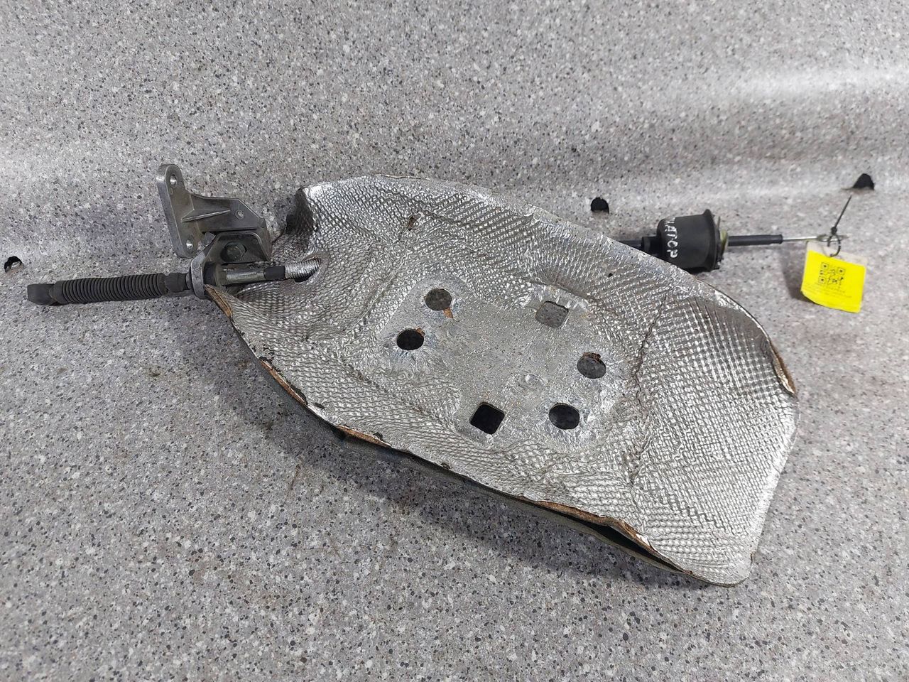 трос кулисы КПП Audi A6 4F/C6 (2004 - 2008), 2.4 л., i, вариатор, передний привод, 4B0713125D - фото №1
