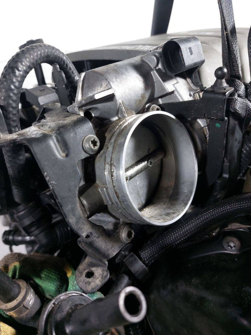 заслонка дроссельная Audi A6 4F/C6 (2004 - 2008), 2.4 л., i, BDW, бензин, вариатор, передний привод, 078133062C, 0280750003 - фото №1