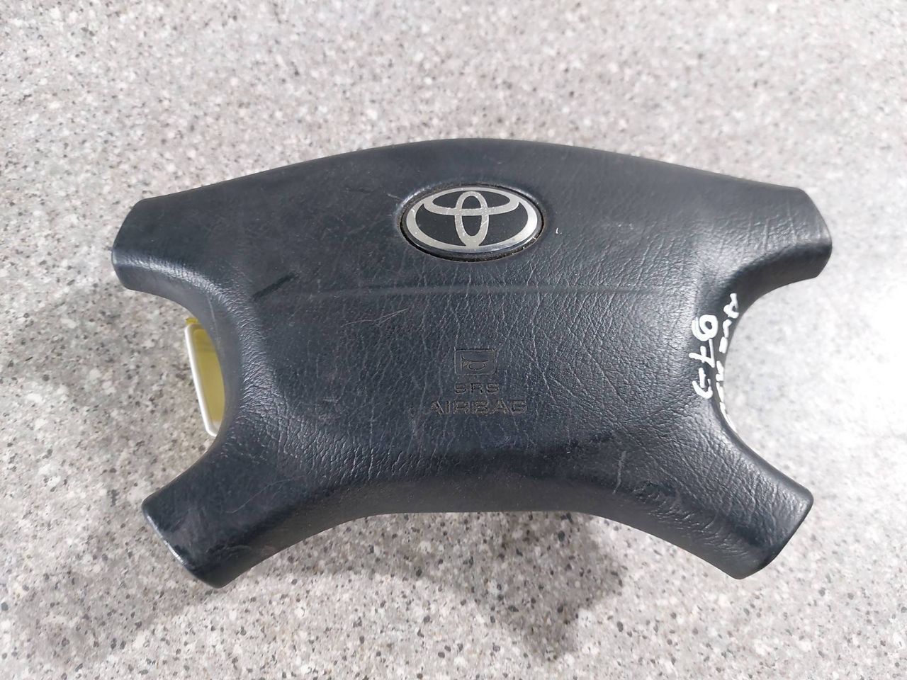 подушка безопасности водителя Toyota Avensis 1 поколение (T220) (1997 - 2000) - фото №1