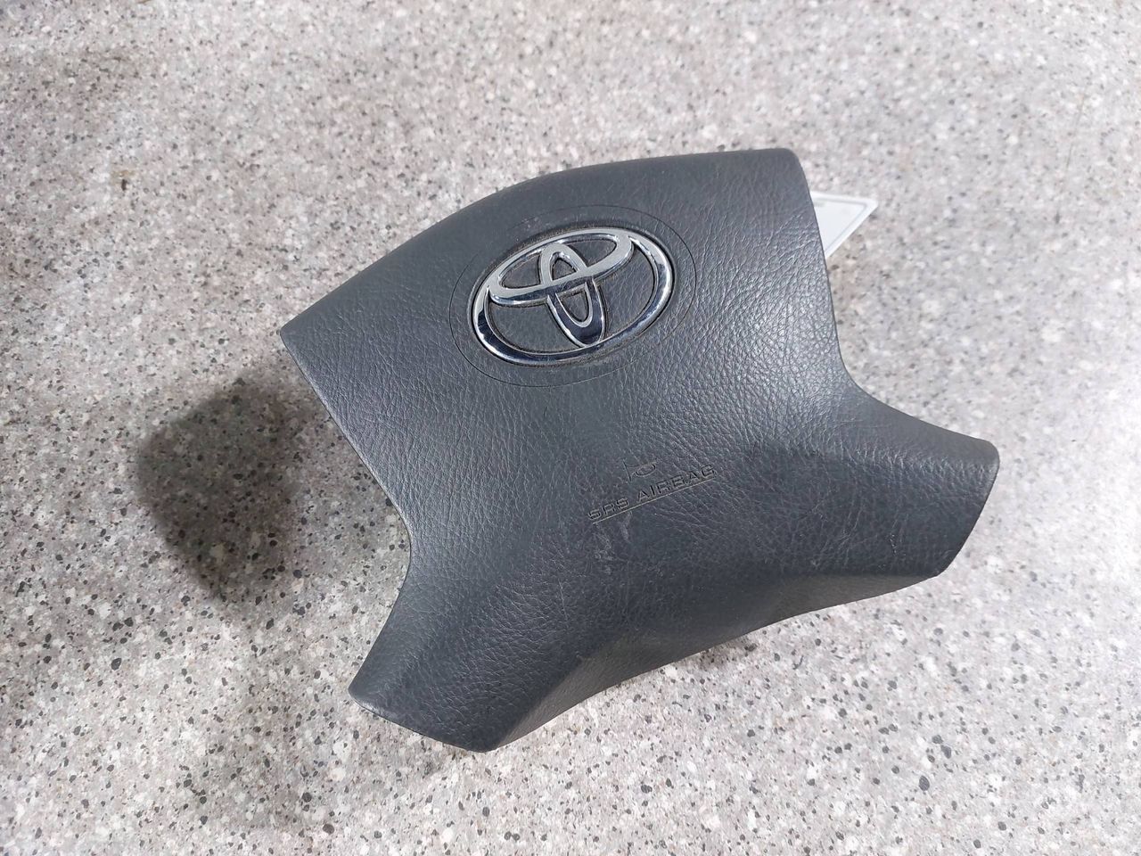 подушка безопасности водителя Toyota Avensis 2 поколение (T250) (2003 - 2006) - фото №1