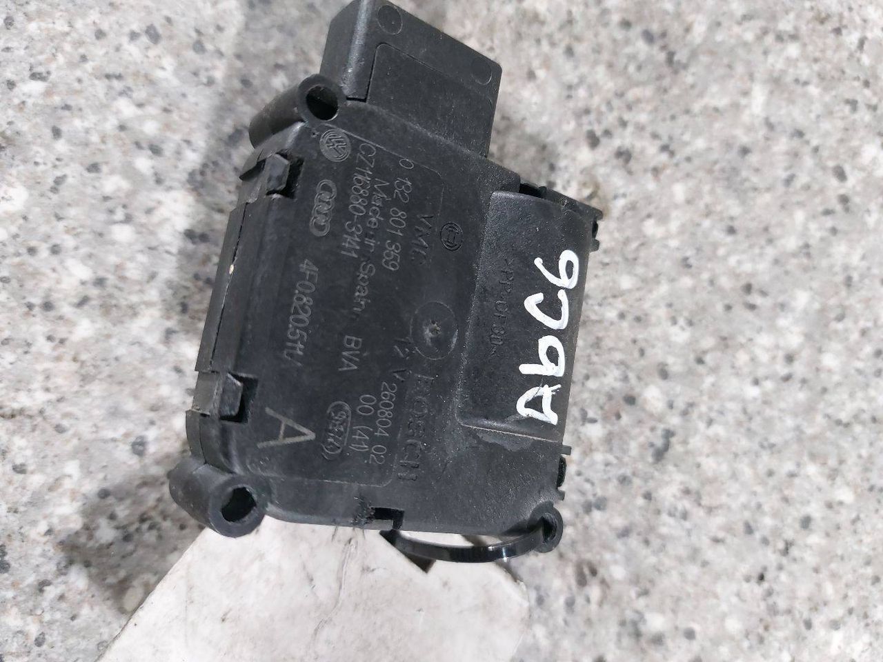 моторчик заслонки печки Audi A6 4F/C6 (2004 - 2008), 0132801359, 4F0820511A, CZ116880-3141 - фото №1