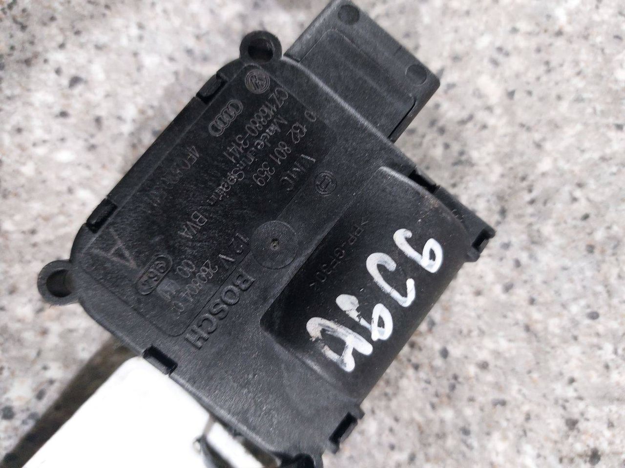 моторчик заслонки печки Audi A6 4F/C6 (2004 - 2008), 0132801359, 4F0820511A, CZ116880-3141 - фото №1