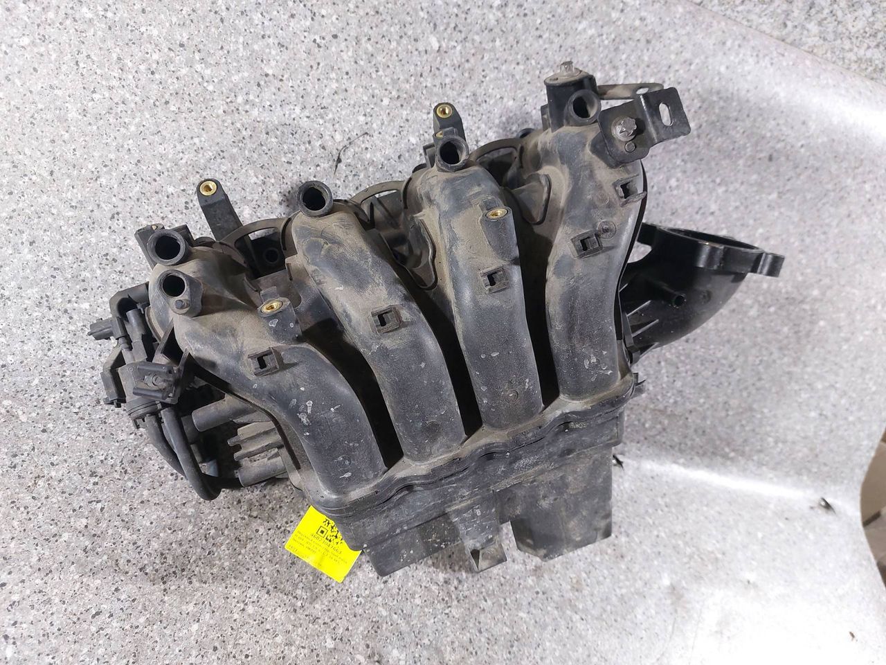 коллектор впускной Opel Astra H (2004 - 2007), 1.6 л., i, Z 16 XE1, бензин, МКПП, 55557044, 55557043 - фото №1