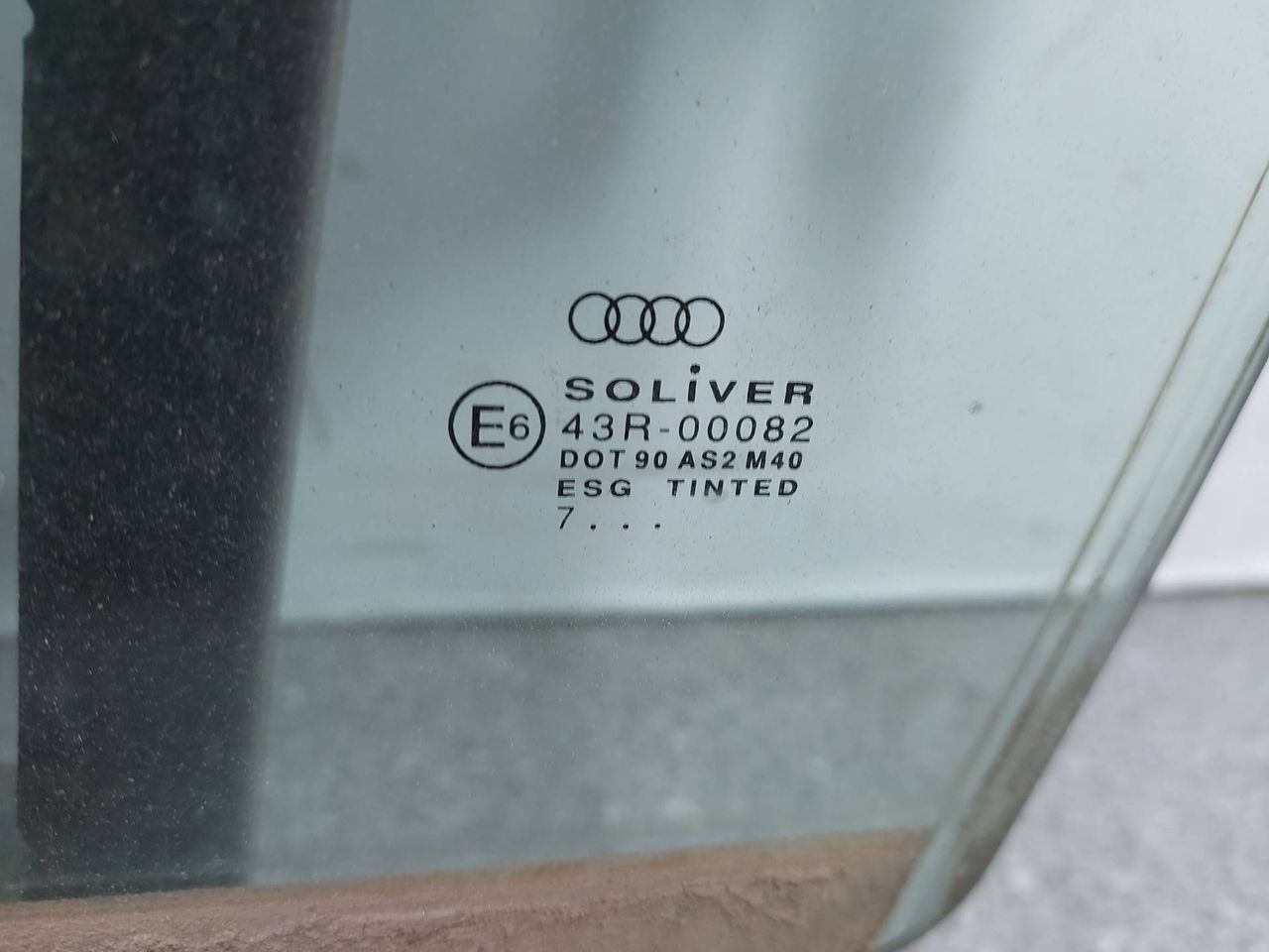 стекло двери передней левой Audi A6 4B/C5 (1997 - 2001) - фото №1