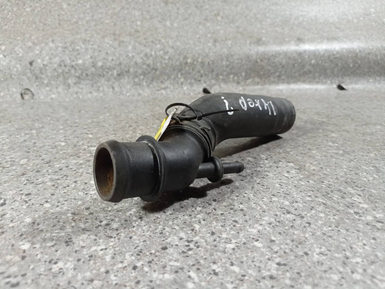 патрубок радиатора Opel Astra G (1998 - 2009), 1.6 л., i, Z 16 SE, бензин, 90530731 - фото №1