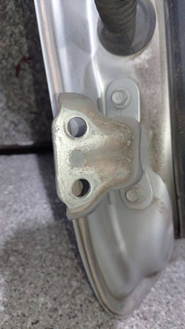 петля двери Toyota Yaris XP9 (2005 - 2009), хетчбэк 5 дв. - фото №1