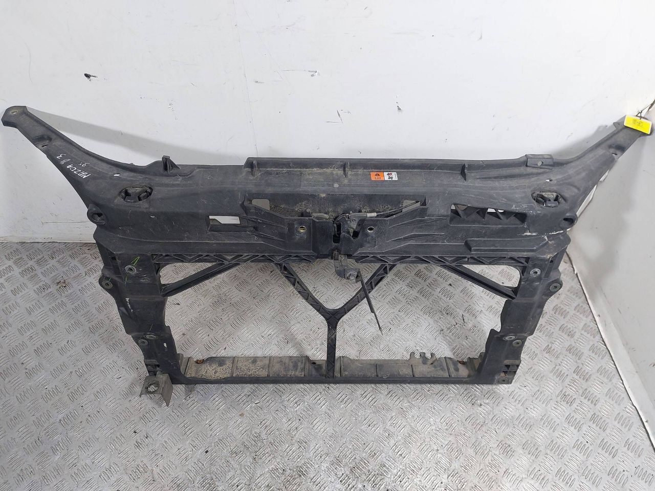 передняя панель крепления облицовки (телевизор) Mazda 3 BK (2003 - 2005), хетчбэк 5 дв., BP4K53110 - фото №1