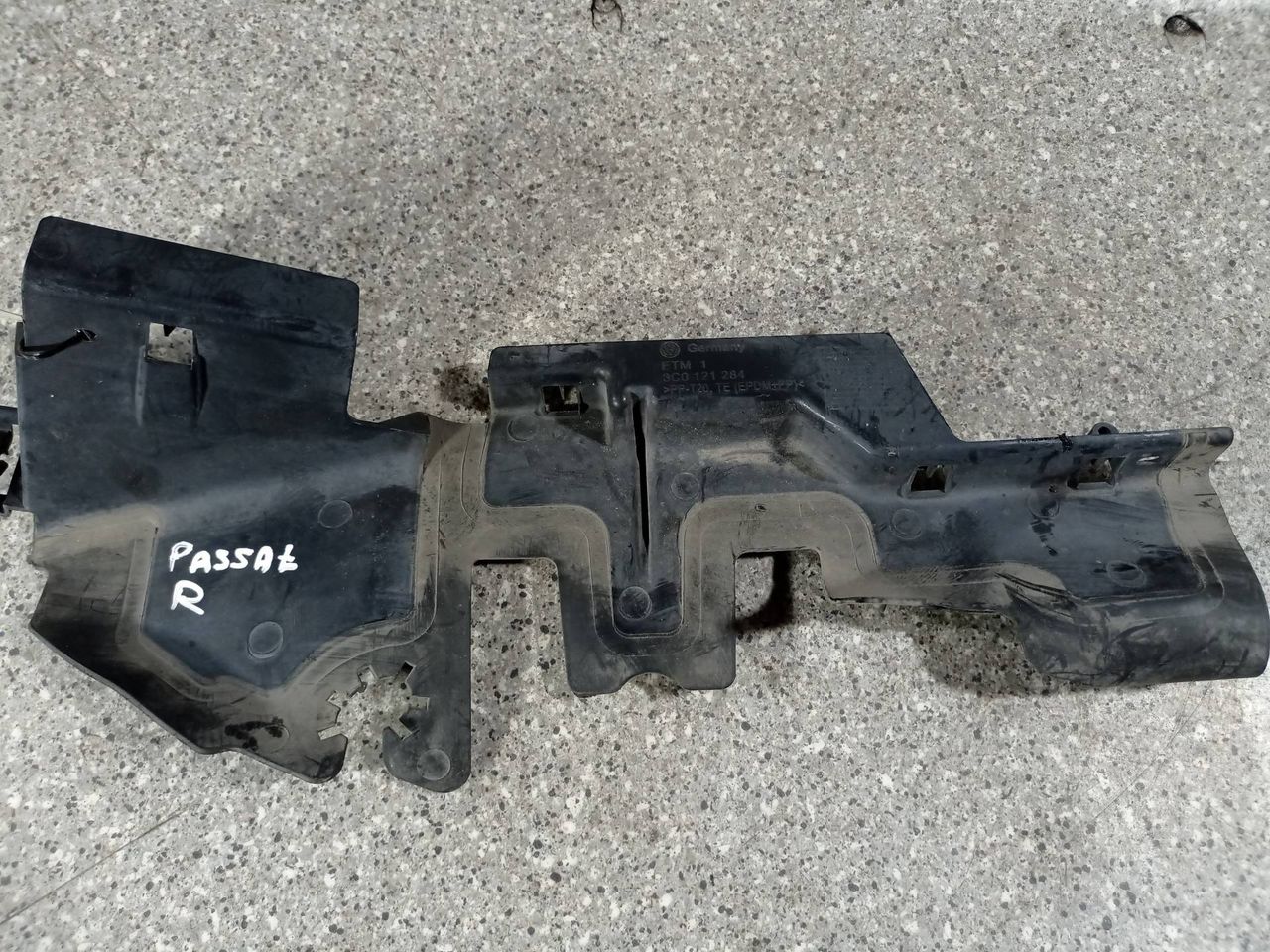 воздуховод (дефлектор) радиатора Volkswagen Passat B6 (2005 - 2010), 3C0121284 - фото №1