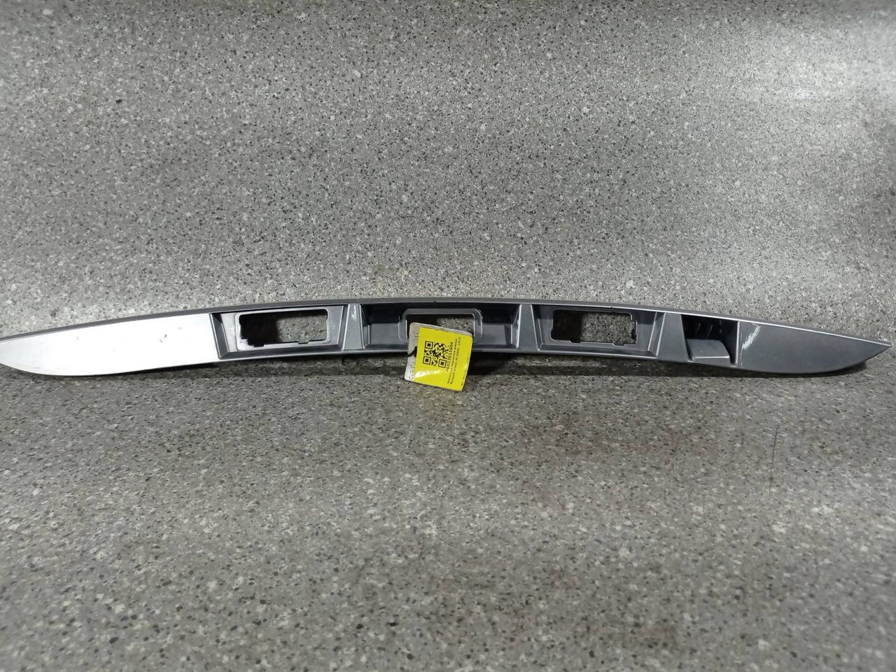 накладка подсветки номера Renault Scenic 3 поколение (2009 - 2012) - фото №1