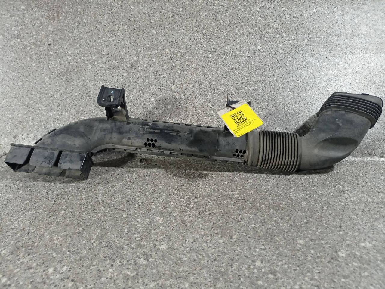 патрубок воздушного фильтра Mazda 3 BL (2008 - 2011), 1.6 л., дизель, хетчбэк 5 дв. - фото №1